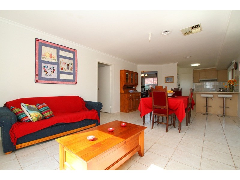 25 Saronvale Crescent, Hillside VIC 3037