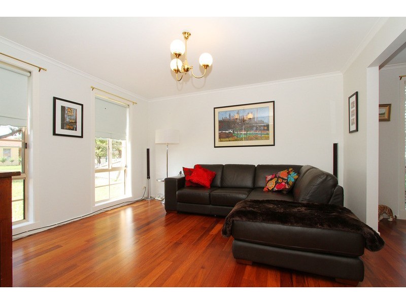 25 Saronvale Crescent, Hillside VIC 3037