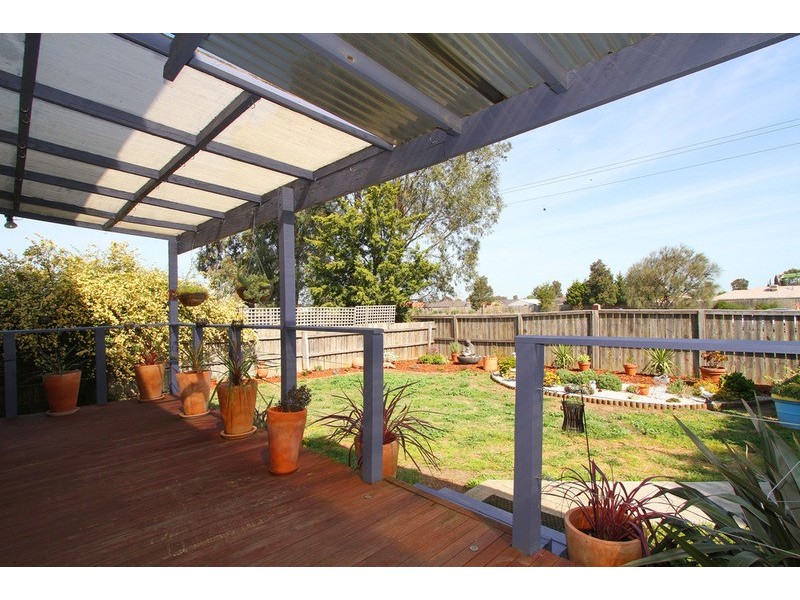 25 Saronvale Crescent, Hillside VIC 3037