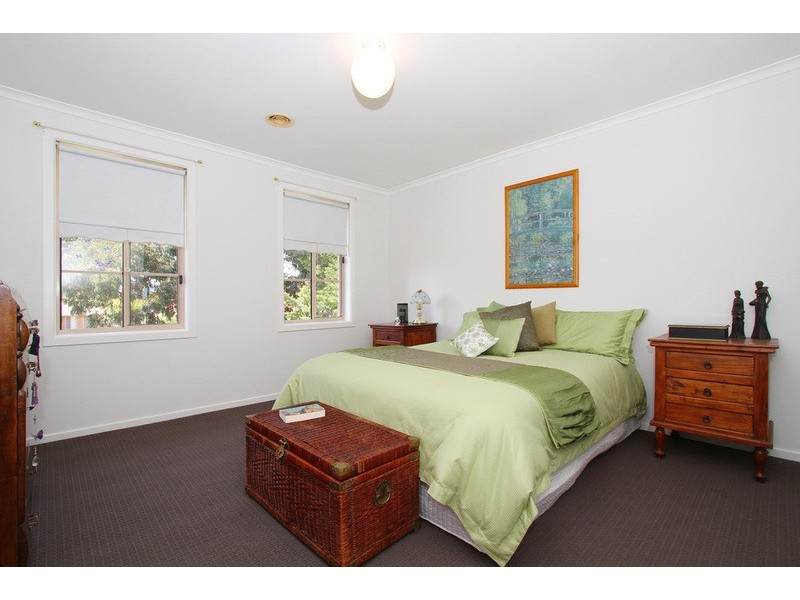 25 Saronvale Crescent, Hillside VIC 3037