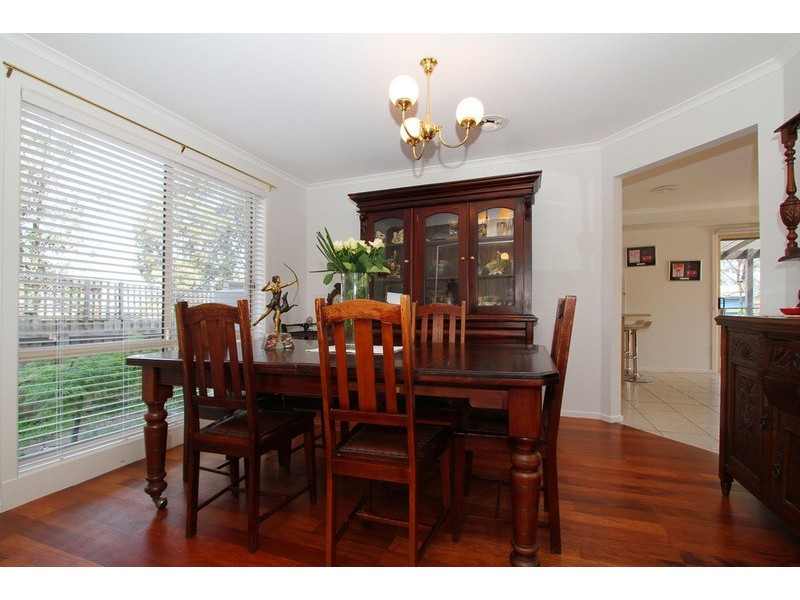 25 Saronvale Crescent, Hillside VIC 3037