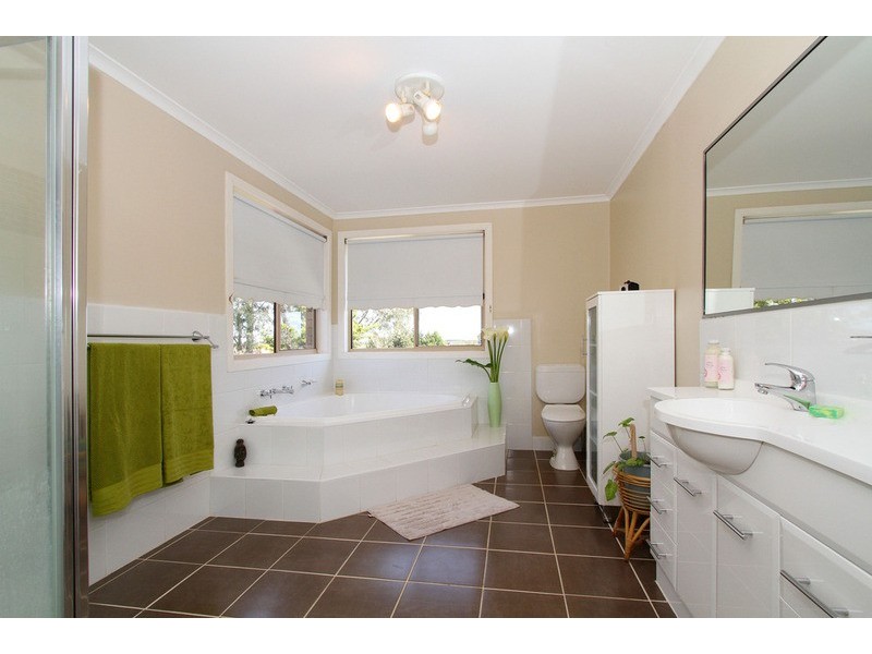 25 Saronvale Crescent, Hillside VIC 3037