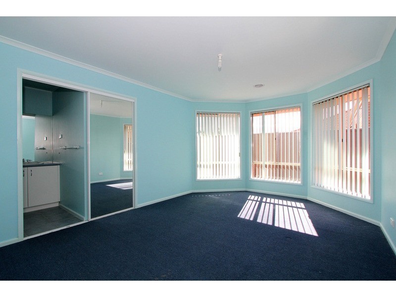 37 Klippel Way, Caroline Springs VIC 3023