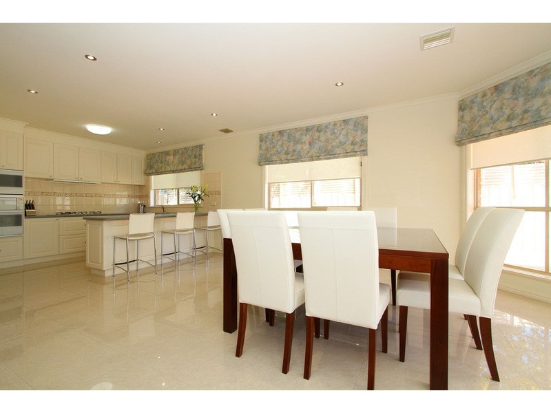 11 Botanic Drive, Hillside VIC 3037