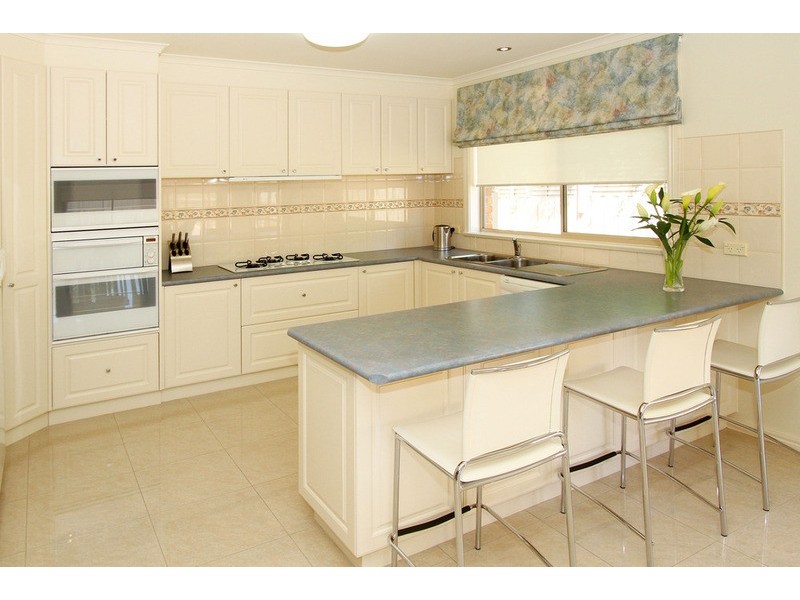 11 Botanic Drive, Hillside VIC 3037