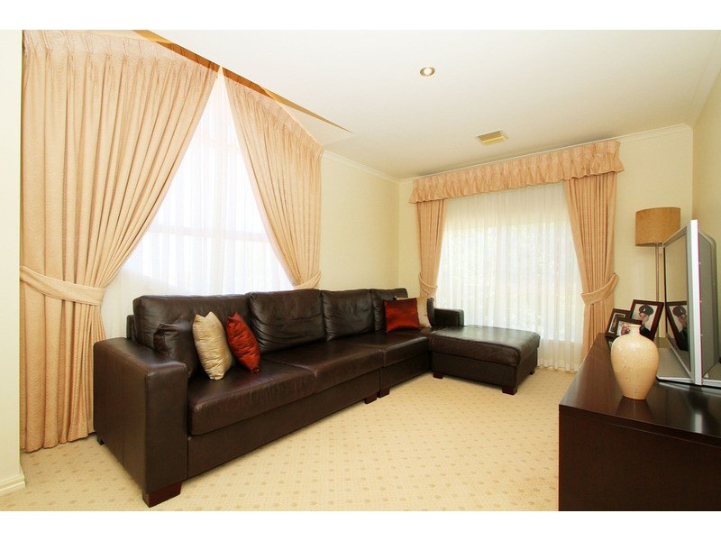 11 Botanic Drive, Hillside VIC 3037