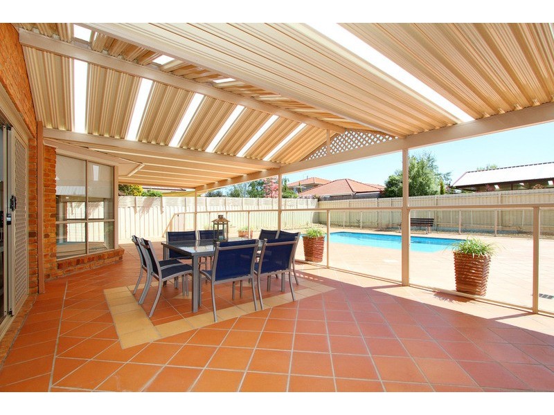 11 Botanic Drive, Hillside VIC 3037