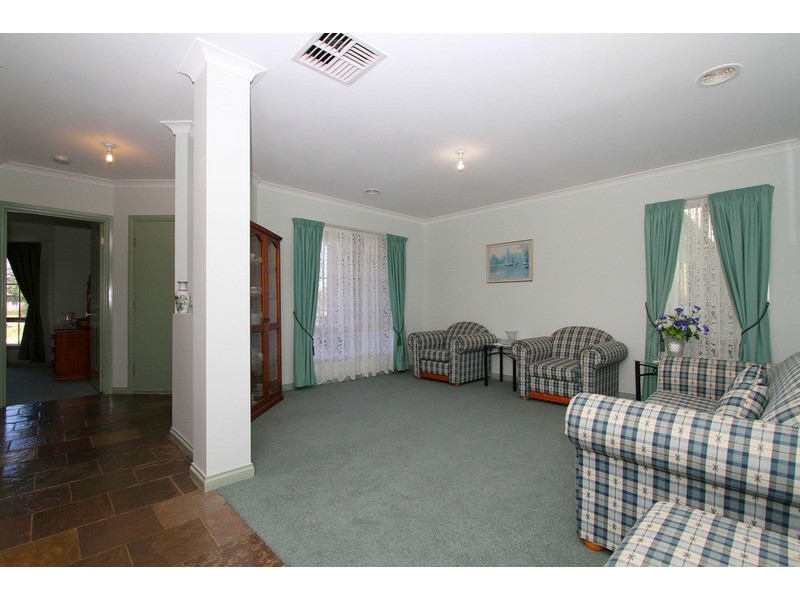 22 Topaz Drive, Hillside VIC 3037