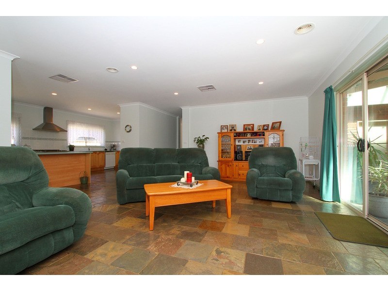 22 Topaz Drive, Hillside VIC 3037