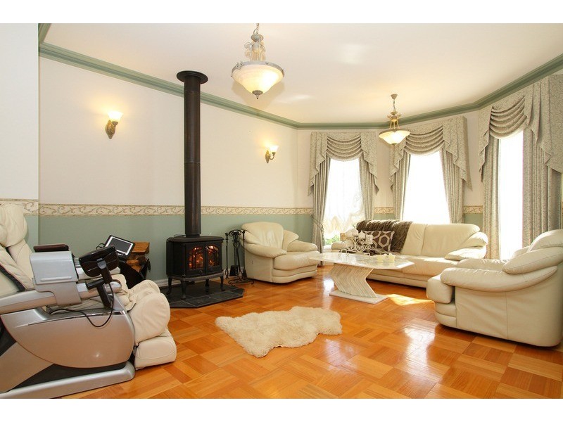 26 Pilgrim Drive, Hillside VIC 3037