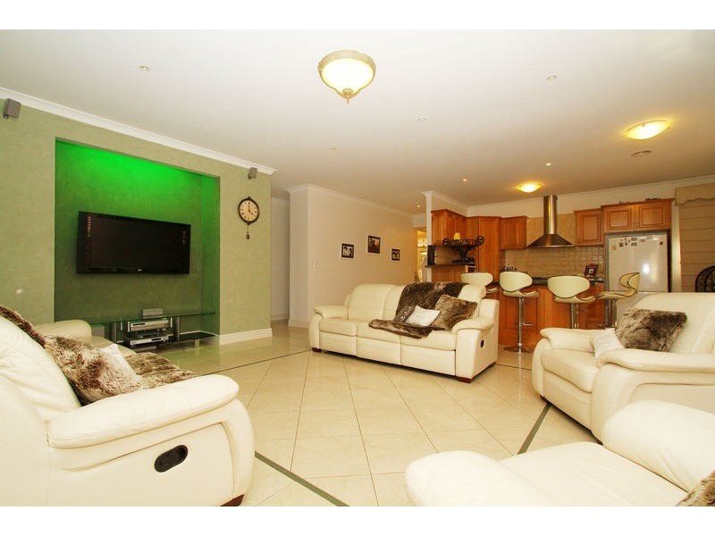 26 Pilgrim Drive, Hillside VIC 3037