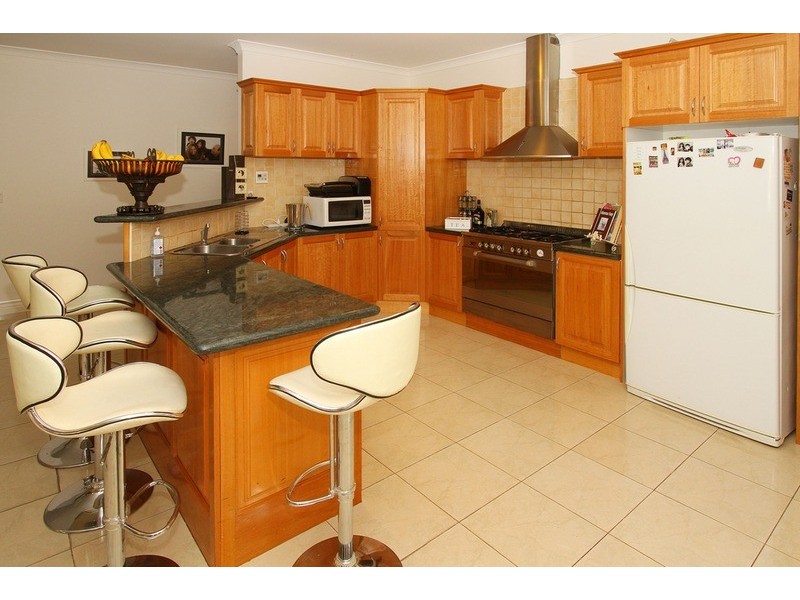 26 Pilgrim Drive, Hillside VIC 3037