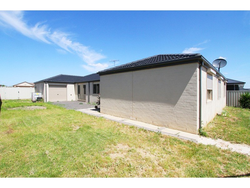 48 Speargrass Drive, Hillside VIC 3037