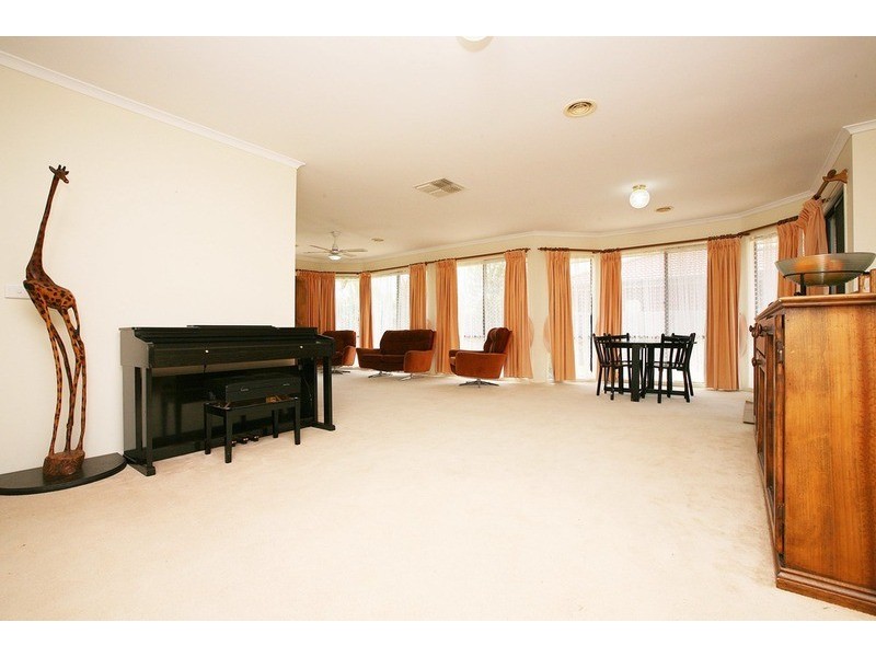 9 Perret Walk, Sydenham VIC 3037