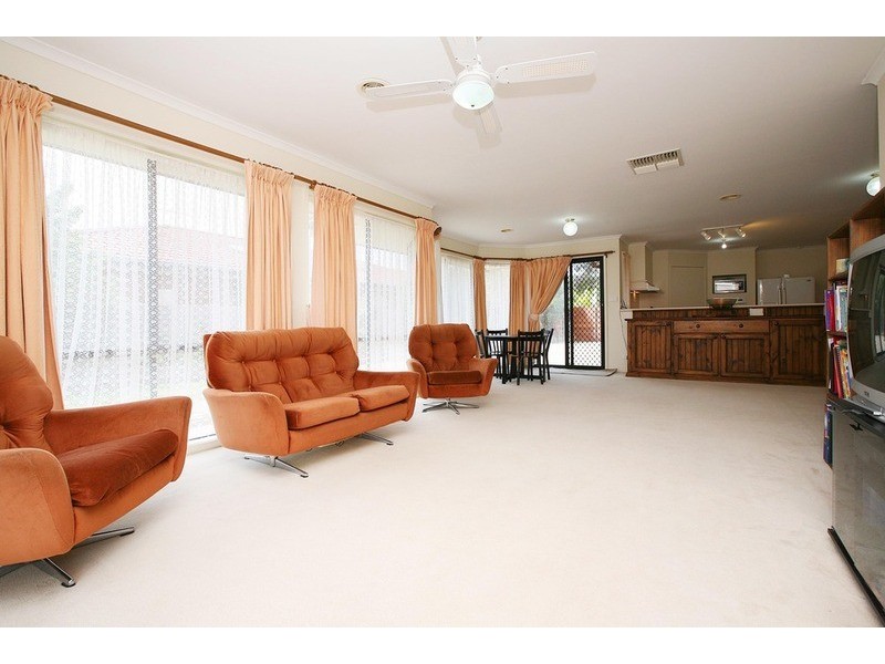 9 Perret Walk, Sydenham VIC 3037