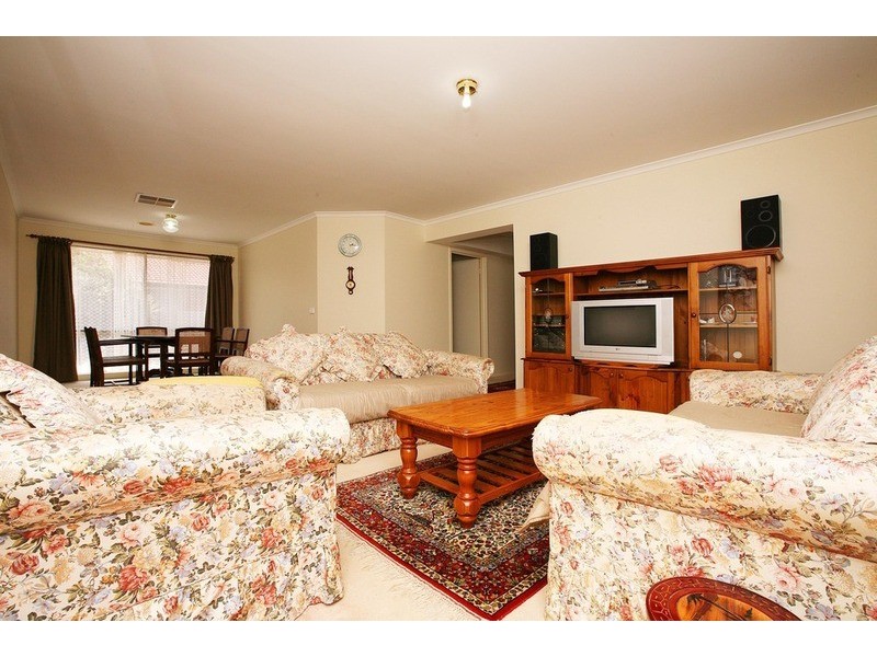 9 Perret Walk, Sydenham VIC 3037