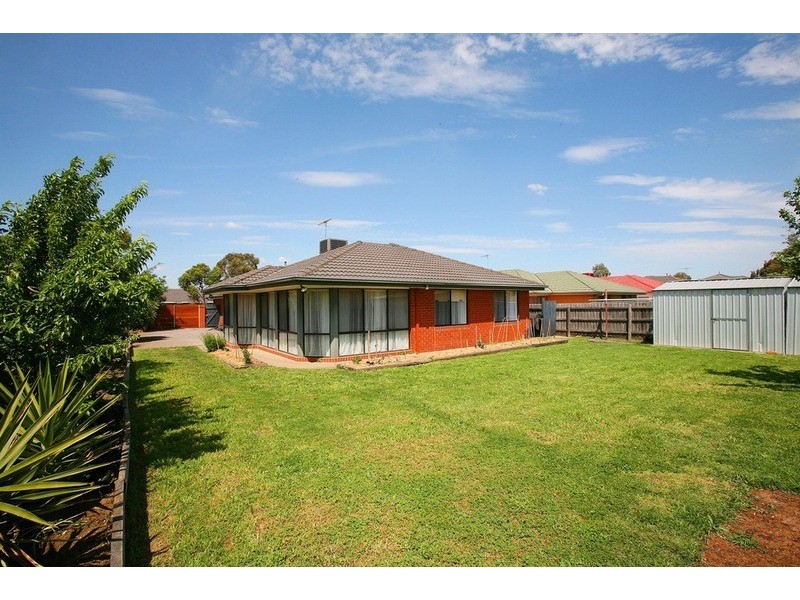 9 Perret Walk, Sydenham VIC 3037