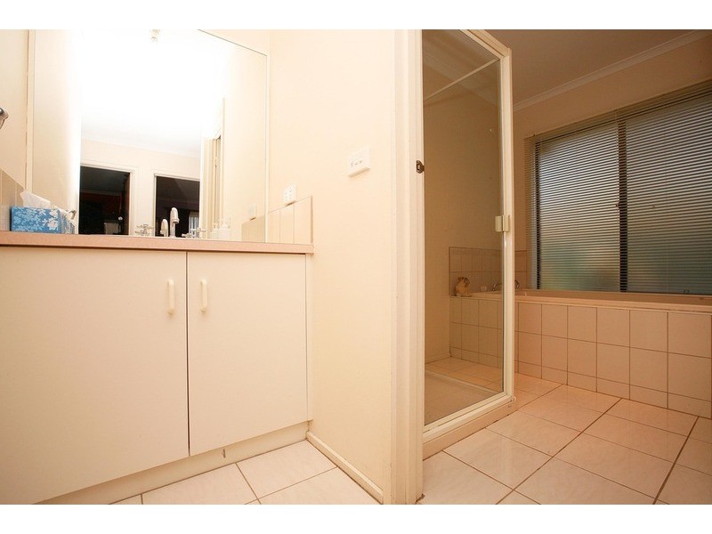 9 Perret Walk, Sydenham VIC 3037