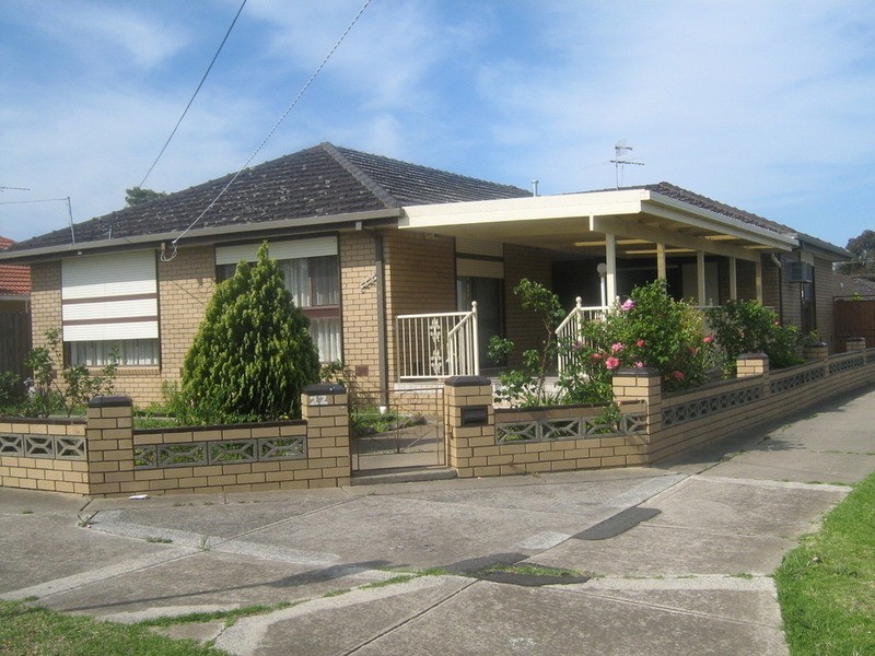 22 Douglas Avenue, St Albans VIC 3021