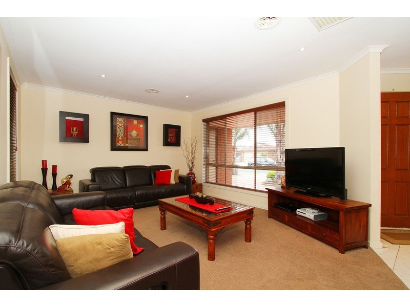 12 Oarsome Drive, Delahey VIC 3037