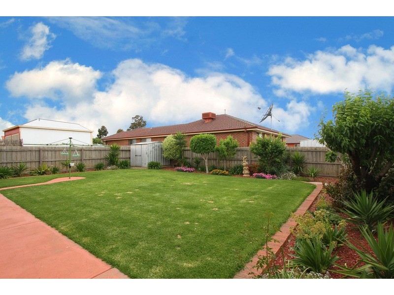12 Oarsome Drive, Delahey VIC 3037