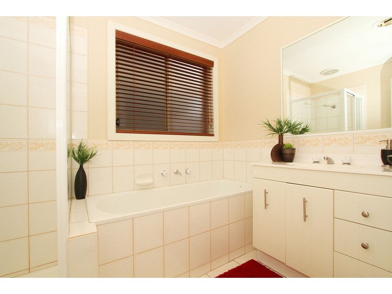 12 Oarsome Drive, Delahey VIC 3037