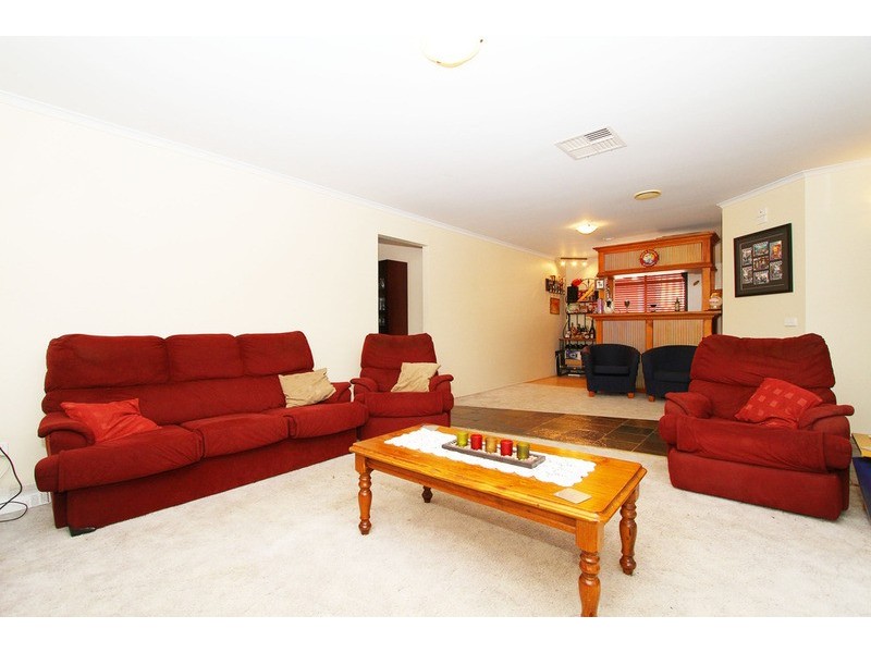 6 Terrye Court, Sydenham VIC 3037