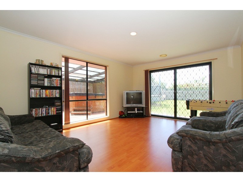 6 Terrye Court, Sydenham VIC 3037
