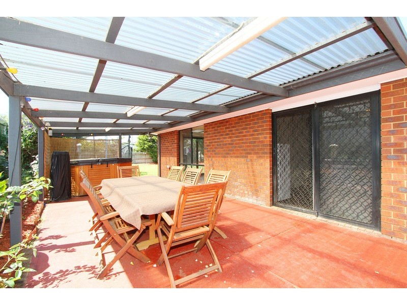 6 Terrye Court, Sydenham VIC 3037