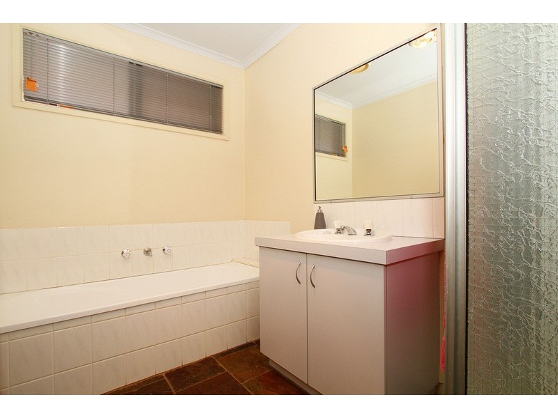 6 Terrye Court, Sydenham VIC 3037