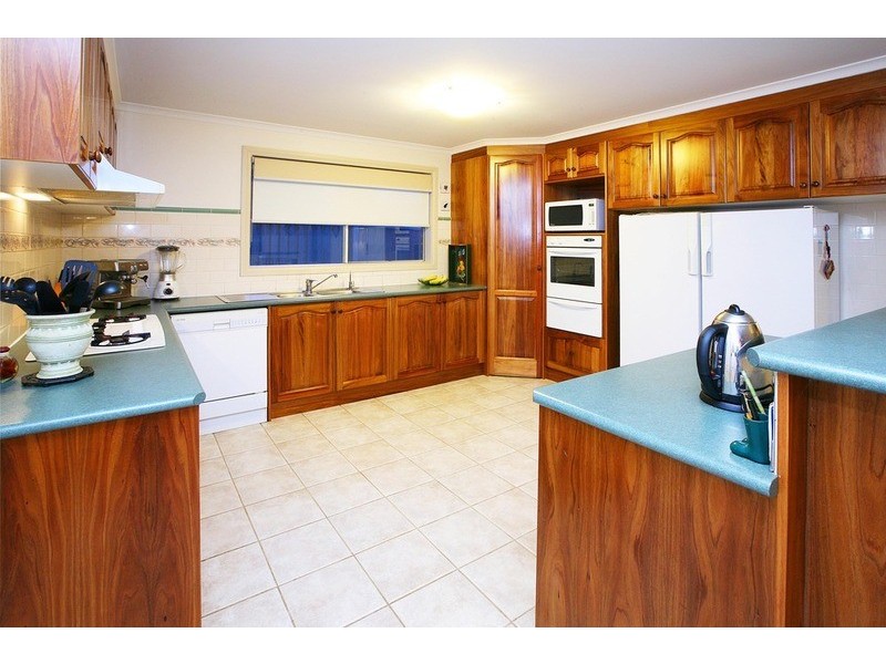 7 Melfin Drive, Hillside VIC 3037