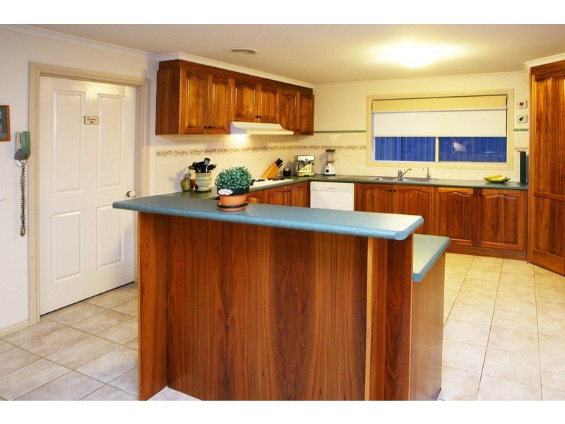 7 Melfin Drive, Hillside VIC 3037