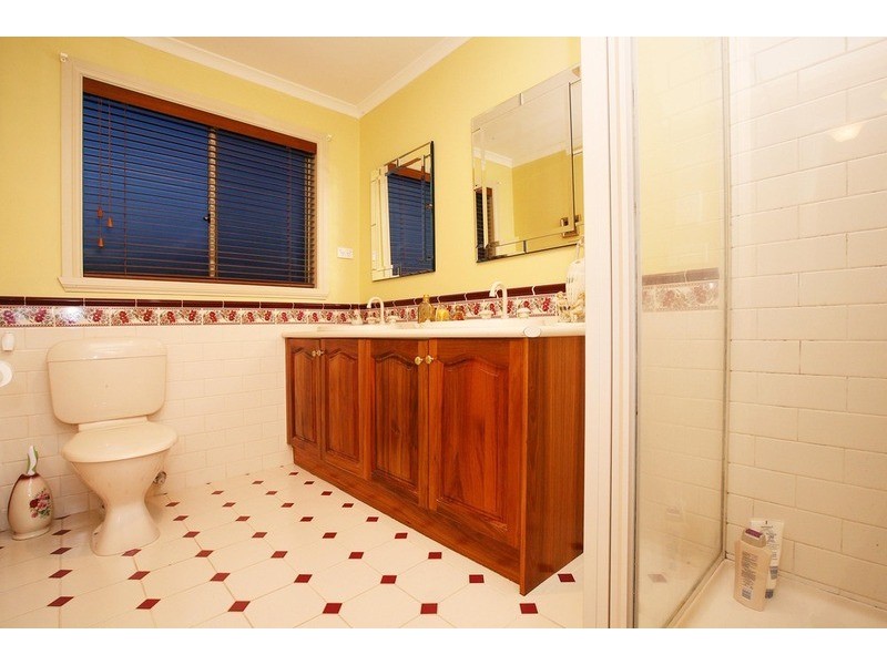 7 Melfin Drive, Hillside VIC 3037