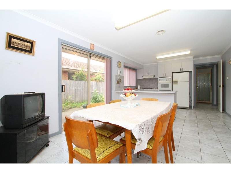 2/17 Proctor Crescent, Keilor Downs VIC 3038