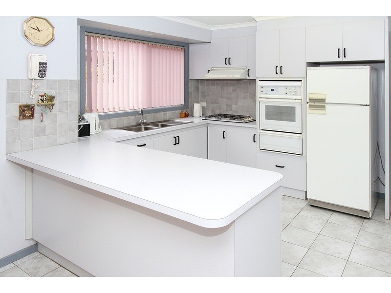 2/17 Proctor Crescent, Keilor Downs VIC 3038