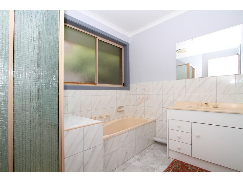 2/17 Proctor Crescent, Keilor Downs VIC 3038