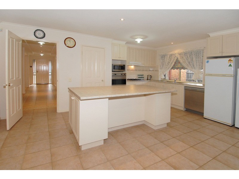 6 Imperial Court, Hillside VIC 3037