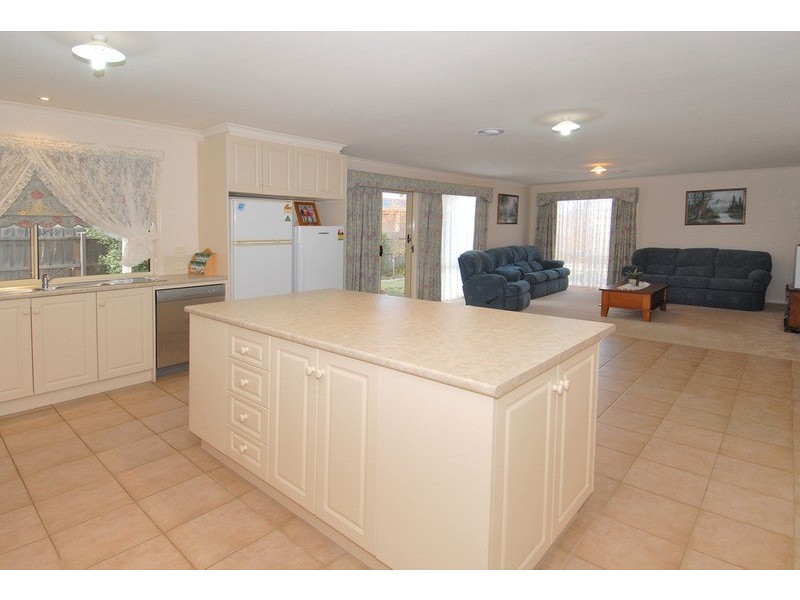 6 Imperial Court, Hillside VIC 3037