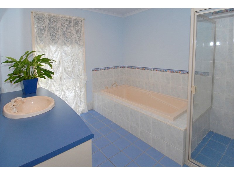 6 Imperial Court, Hillside VIC 3037