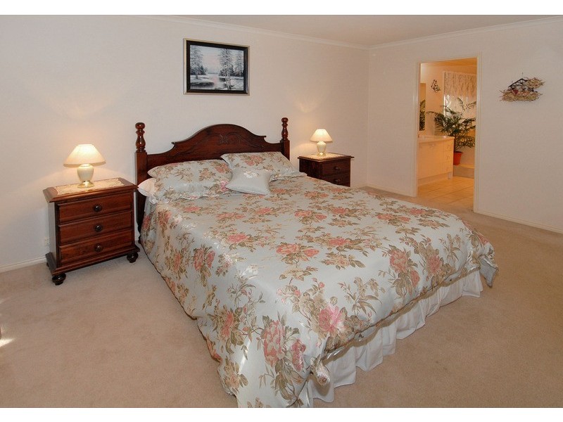 6 Imperial Court, Hillside VIC 3037