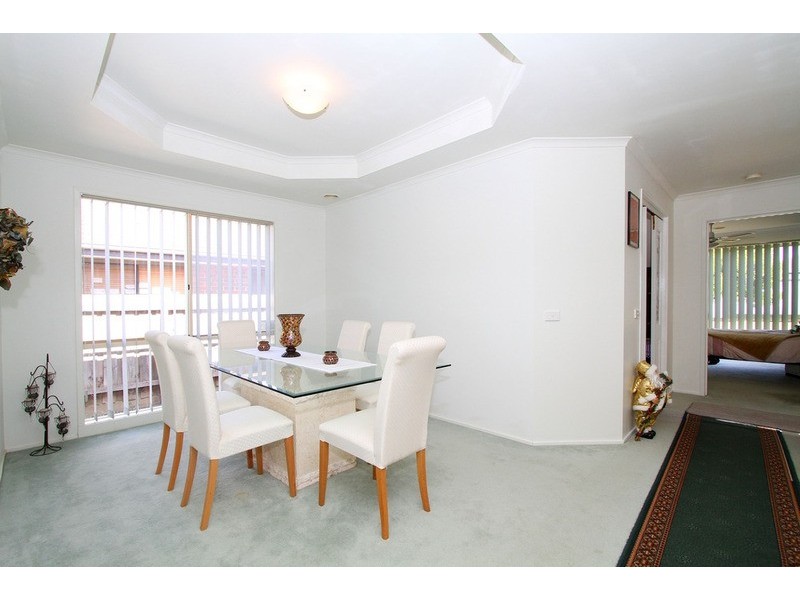 6 Perret Walk, Sydenham VIC 3037