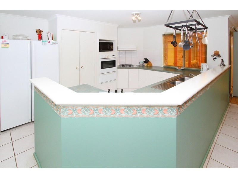 6 Perret Walk, Sydenham VIC 3037