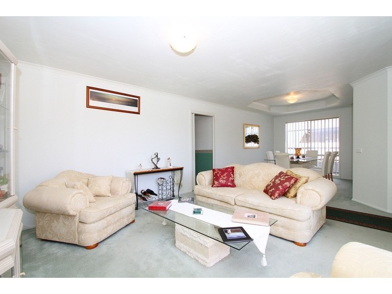 6 Perret Walk, Sydenham VIC 3037