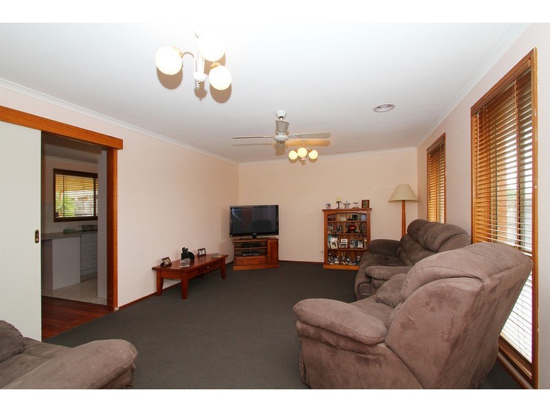 16 Meade Way, Sydenham VIC 3037