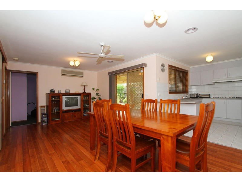 16 Meade Way, Sydenham VIC 3037