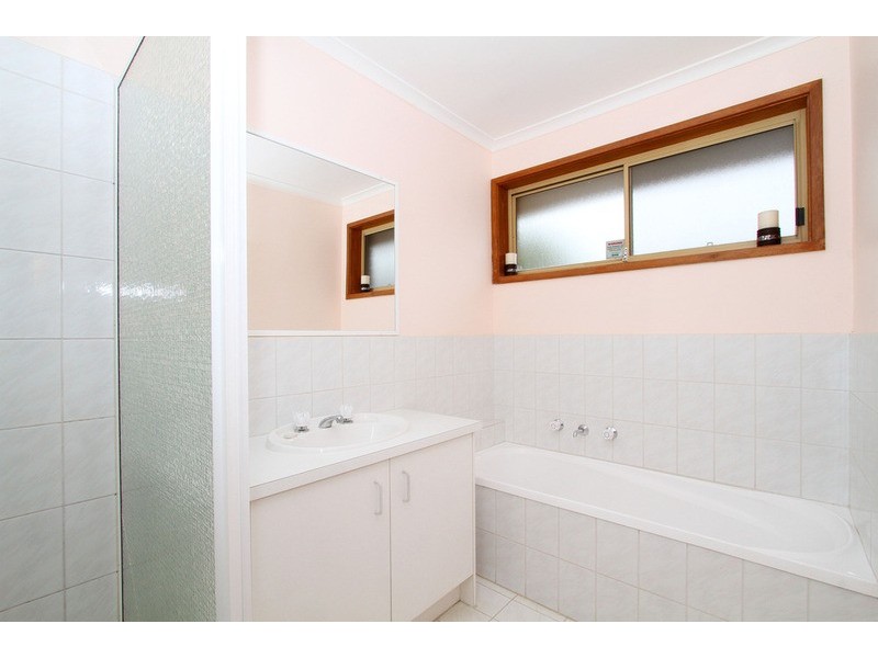 16 Meade Way, Sydenham VIC 3037