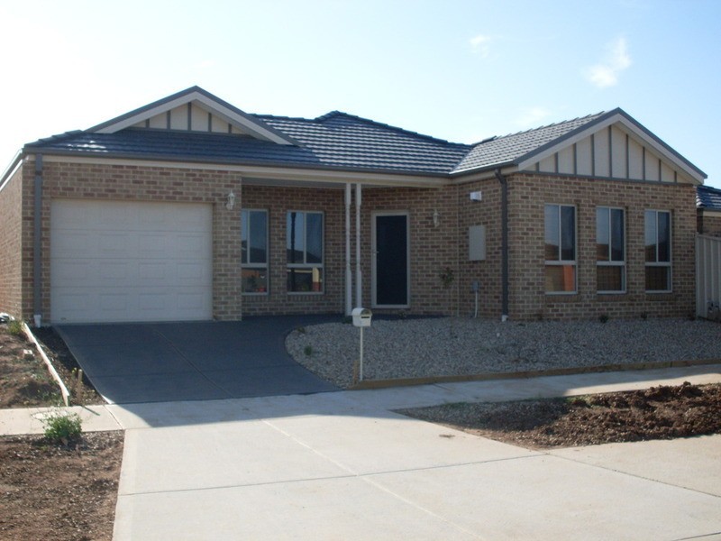 14 Beauview Court, Melton VIC 3337