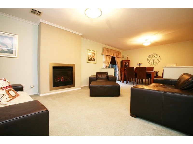 4 Hawkesbury Avenue, Hillside VIC 3037