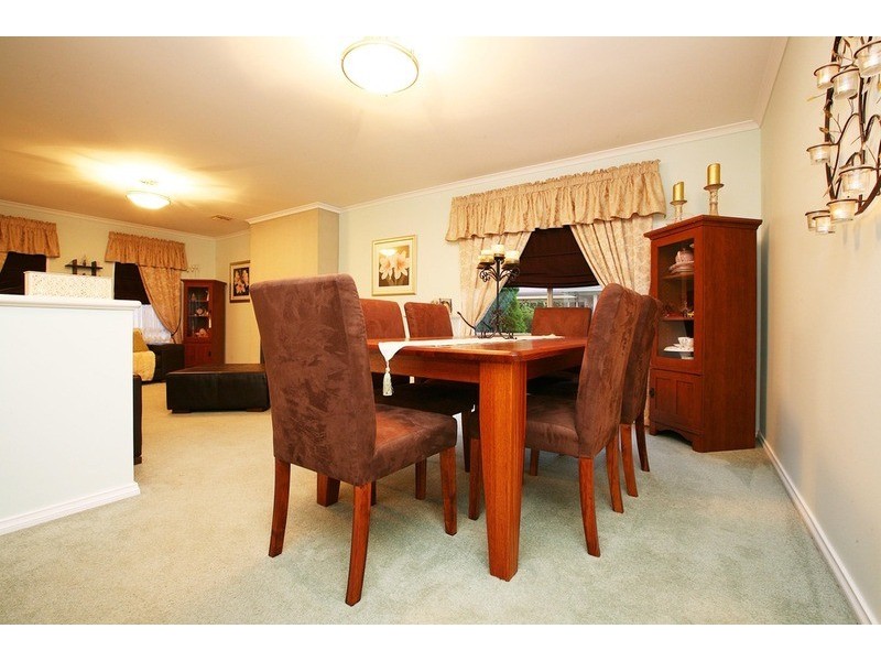 4 Hawkesbury Avenue, Hillside VIC 3037