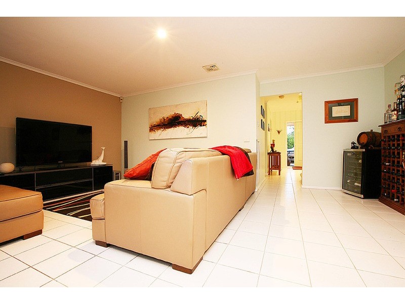 4 Hawkesbury Avenue, Hillside VIC 3037